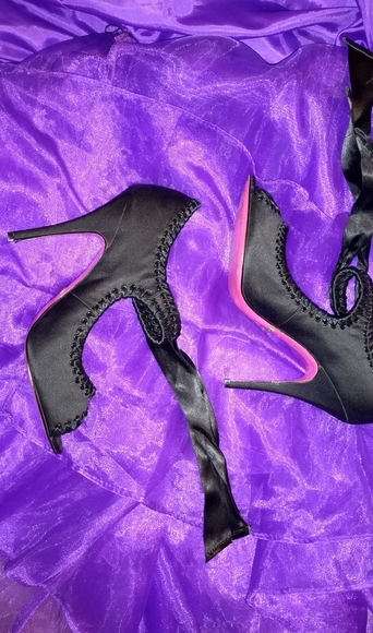 ✨ HOST PICK ✨ Pink Bottoms Betsey Johnson Black Satin Peep Toe Stiletto Heels - Picture 8 of 9